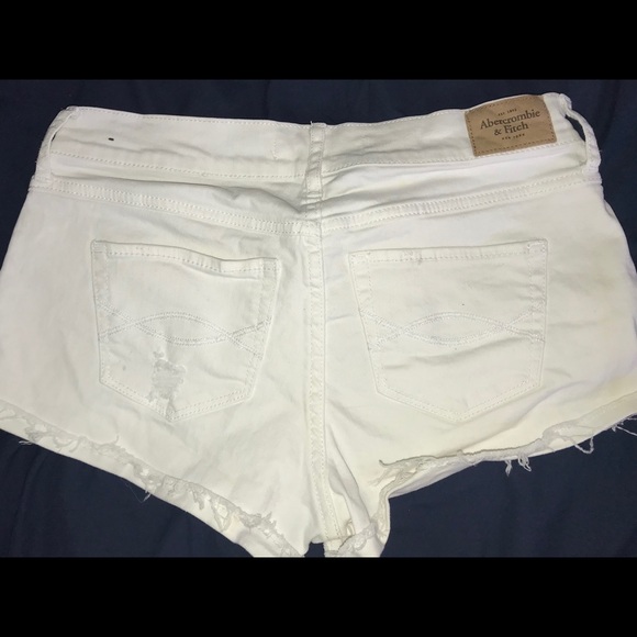 Abercrombie and Fitch White Denim short-short - Picture 3 of 7